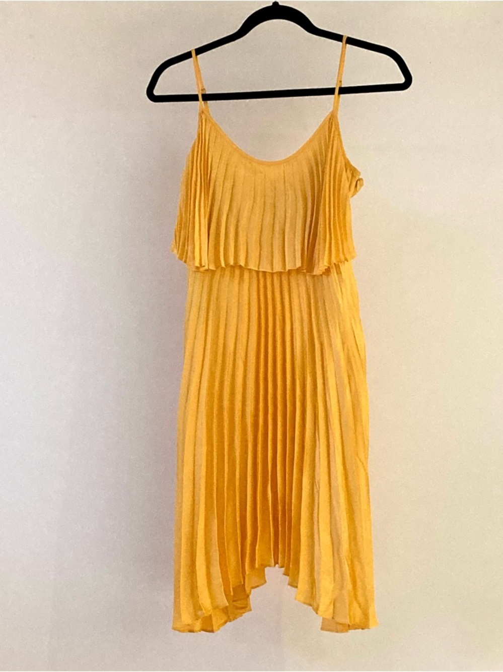 Laundry by Shelli Segal Pleated Satin Yellow Gold Dress Size 4